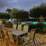 Tomillos Apartman *
